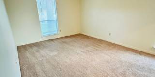 Spacious 2nd-floor condo minutes from campus Gallery 6