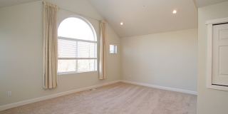 2bd/2.5ba Kirkland Townhome Gallery 11