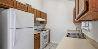 10902 YOGI BERRA Circle Gallery 16