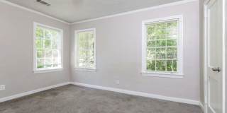 Charming 4 bed 2 bath renovated home Gallery 16