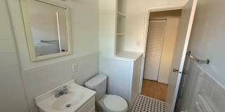 Gross Street Gallery 32