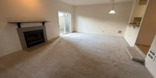 SPACIOUS KIRKLAND 2 BED / 2.5 BATH TOWNHOME – GARAGE, PRIVATE YARD & NEW CARPET! Gallery 1