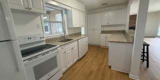 3 Bedroom 2 Bath Single Family Home w/Garage & Bonus Room Gallery 7