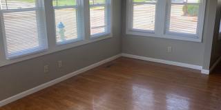 ***AVAILABLE AUGUST 2027*** 5 Bedroom 3 Bathrooms House Downtown Gallery 4