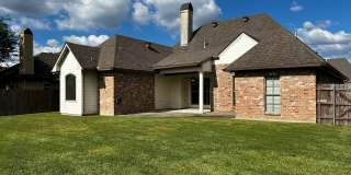 4 Bedroom, 3 Bathroom, Brick Home, Two Car Garage, Fireplace, High Ceilings, Granite Countertops, Fenced in Yard. Custom Built Home, Walkers Lake Subdivision , Triple-Split Floor Plan. Gallery 23
