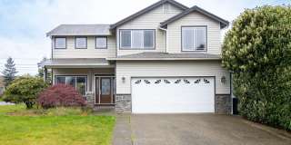 Spacious 4 Bed / 3 Bath Home with Loft, Fenced Yard & Covered Patio in Puyallup! Gallery 1