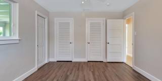 2001 Collier Avenue Gallery 14