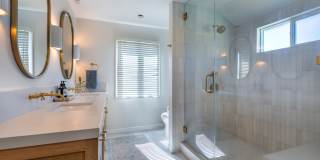 MODERN ARCHITECTURE W/ BEACH CHARM: BRIGHT & AIRY, 4BR3BA, 2-STORY HOME W/ OPEN & BRIGHT LIVING SPACE & LARGE YARD W/ DECK & JACUZZI LESS THAN A BLOCK TO LMU, CLOSE TO PARK, SHOPPING, LAX & 10 MINS TO BEACH! Gallery 27