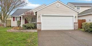 Beautiful 4BR/2BA Single-Level Home in Heart of McMinnville Gallery 1