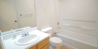 3 Bed / 2 Bath END Unit Townhome in Popular Westridge! Gallery 17