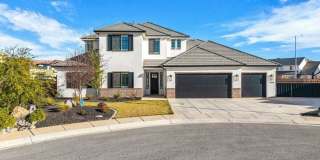 Custom 6 Bedroom Home in Great Location. Gallery 1