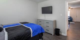 Convenient location! Newly renovated 1 bed, 1 bath apartments! Gallery 9