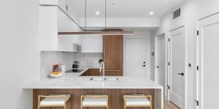 Modern 2BR/2BA with High Ceilings, W&D, Roommate-Friendly Floorplan Gallery 4