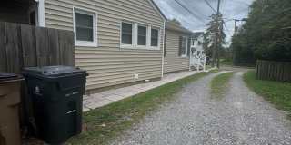 Knoxville 37917 - Available Now! 2 bedroom, 1 bath home - Contact Lisa Vineyard 865-216-9334 Gallery 9