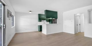 1333 N Martel Avenue Gallery 19