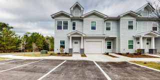 End unit!  Washer/Dryer Included! Beautiful 3 Bedroom Townhome (larger floorpan) with Screened-In Porch Gallery 1