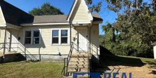 Nice Duplex In The Middle Of Town!! Move-in Special: Get 50% off your first month’s rent. Gallery 1