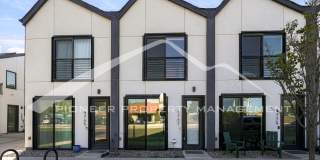 Gorgeous Townhome with Central AC and Washer/Dryer Gallery 1