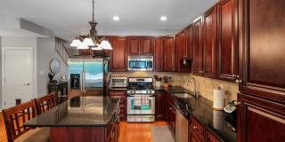 Beautiful 3 Bedroom Bridgeport Townhome! Gallery 6