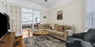 2522 North Burling Street Gallery 10