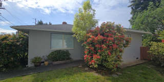 3BD/2BA Eureka home is close to Sequoia Park, boasts infrared sauna! Gallery 3