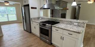 Beautifully renovated 4BR/3BA home close to NAS and beaches Gallery 12