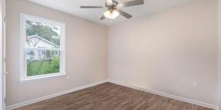 Like New in Heart of Crestview - AVAILABLE IN MAY! Gallery 20