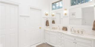 6 Searles Road Gallery 24