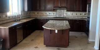 Spacious 4BR House in Riverside Gallery 53