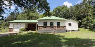 Country Living: 3 Bedroom and 2 Bathroom Home Newly Renovated Gallery 1