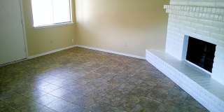 Adorable Single Level Eastside Duplex With Evaporative Air Located In Quiet Neighborhood Adorable Single Level Eastside Duplex With Evaporative Air Located In Quiet Neighborhood Gallery 3