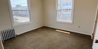 370 Main St Gallery 12