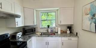 Fully furnished 1/1 Apartment Old NE Gallery 17