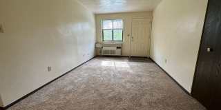 Amazing 1BR in Desirable Plum Area! Beautiful Exposed Brick and Air Conditioning! Call Today! Gallery 2