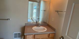 Charming 2-Story Townhome with Vaulted Ceilings Gallery 32