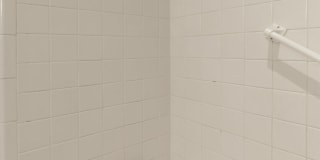Colonial Apartments Gallery 77