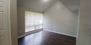 Newly Refreshed 3 bedroom 2 bath Duplex - Open To Section 8 Gallery 6