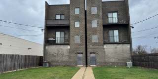 Luxurious, Galewood Penthouse Condo 3BR/2BA Gallery 16