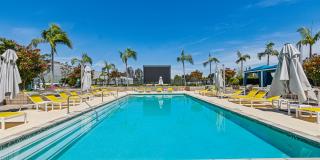 Nineteen 01 Gallery 19