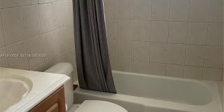 2607 NE 8th Ave Gallery 12