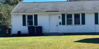 Cute 2 bedroom 1 bath duplex that is centrally located! Gallery 1