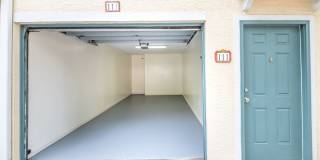 Beautiful 3 Bedroom, 2 Bath with Volume ceilings and Private Garage! Gallery 14