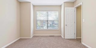 Alexander Crossing Apartments & Townhomes Gallery 6