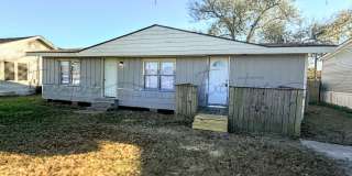 3 Bedroom, 1.5 Bathroom Home with Bonus Room for Rent in Lake Charles Gallery 1