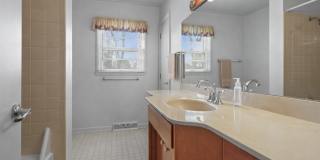 SUMMER SPECIAL! Beautiful 3 bedroom house on Bloomington's Eastside - Available Now! Gallery 9