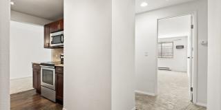 Modern 2-Bedroom Condo in Shoreline with Stylish Finishes Gallery 6