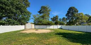 Charming 3 Bed 2 Bath Home with Fenced Yard Gallery 24