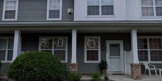 Beautiful 2 bedroom townhouse in Maple Grove Gallery 1