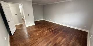332 E Lincoln St Gallery 12
