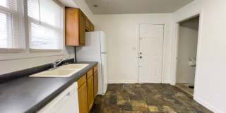 For Rent: 722 S Hackley St: 2 Bedroom 2 Bathroom Home! W/D Hookups! Enclosed Front Porch! Gallery 5